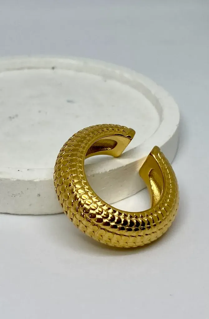 [A1061] EAR CUFF COBRA (dorado)